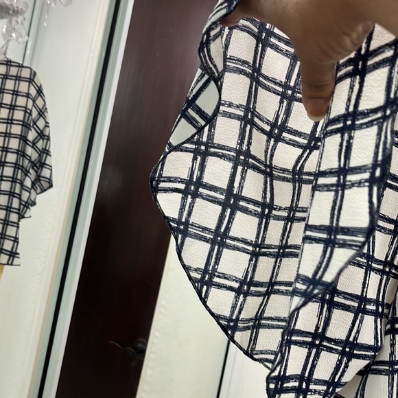 Bell Style Sleeves Blouse - Picture 4 of 6